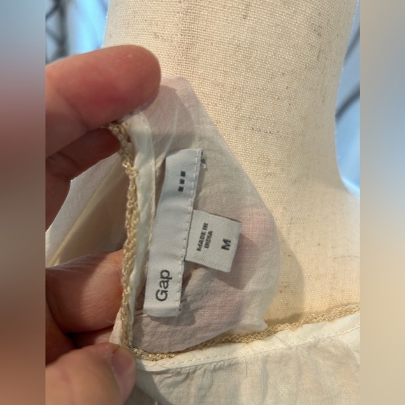 Gap Top 100% cotton boho white top with embroidery Size Medium - Picture 7 of 8